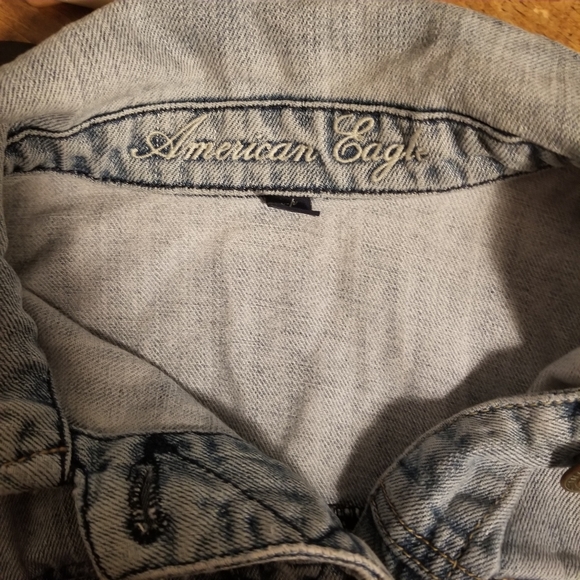 American Eagle Retro Look Light Wash Jean Vest - Picture 10 of 10